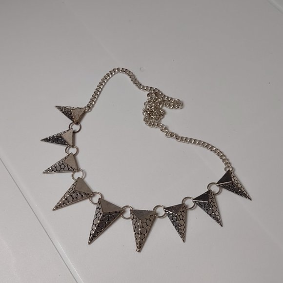 Silver Tone Metal Spikey Necklace Adjustable 18 To 20 Inches Long - Picture 10 of 11